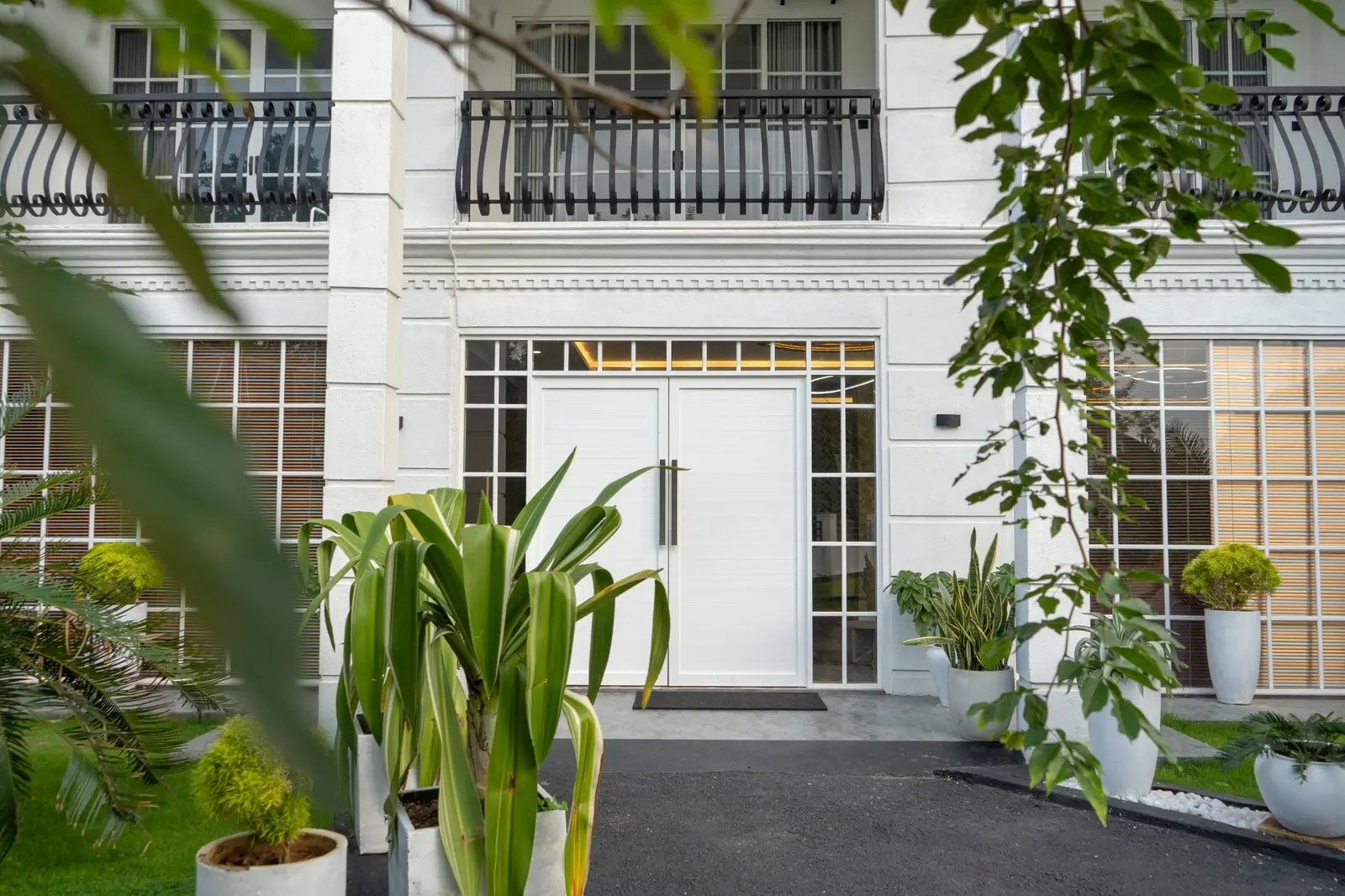 Garden entrance to White Land City Hotel
