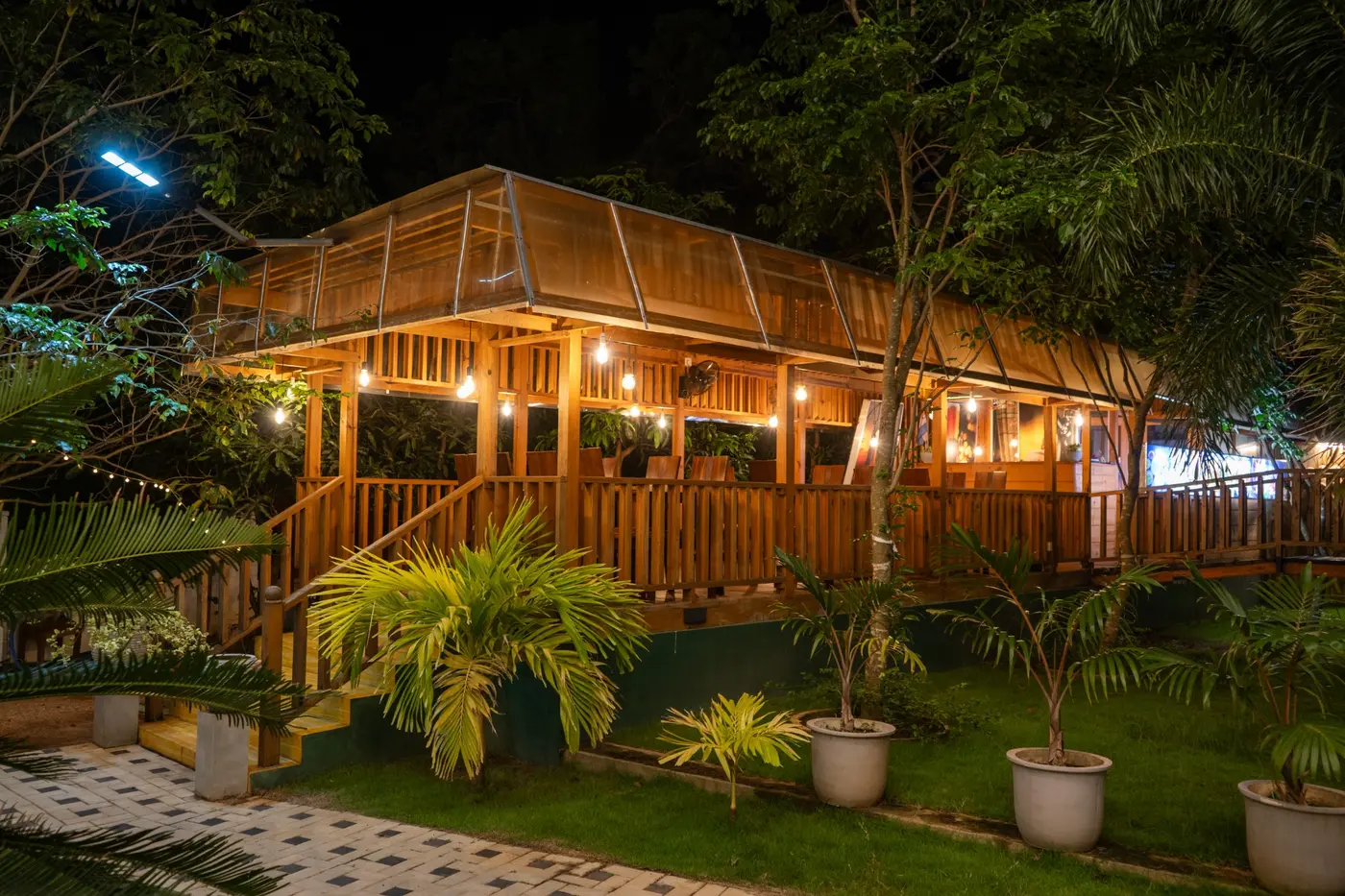 Leora outdoor restaurant in the garden
